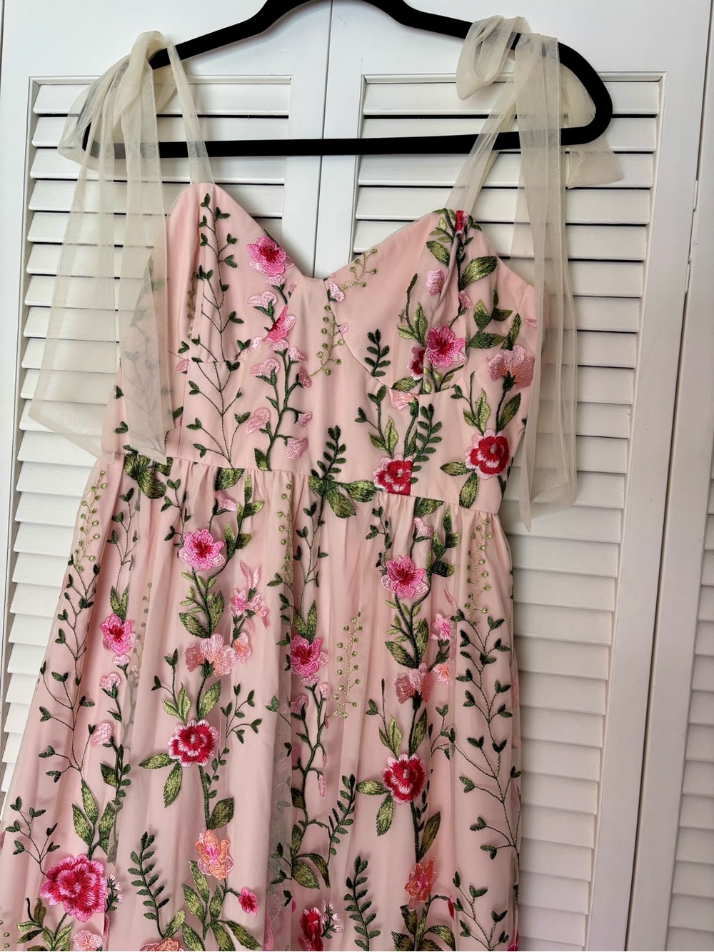 NWT Petal & Pup Mirabel Floral Embroidered Midi Dress Size Small - Picture 7 of 10